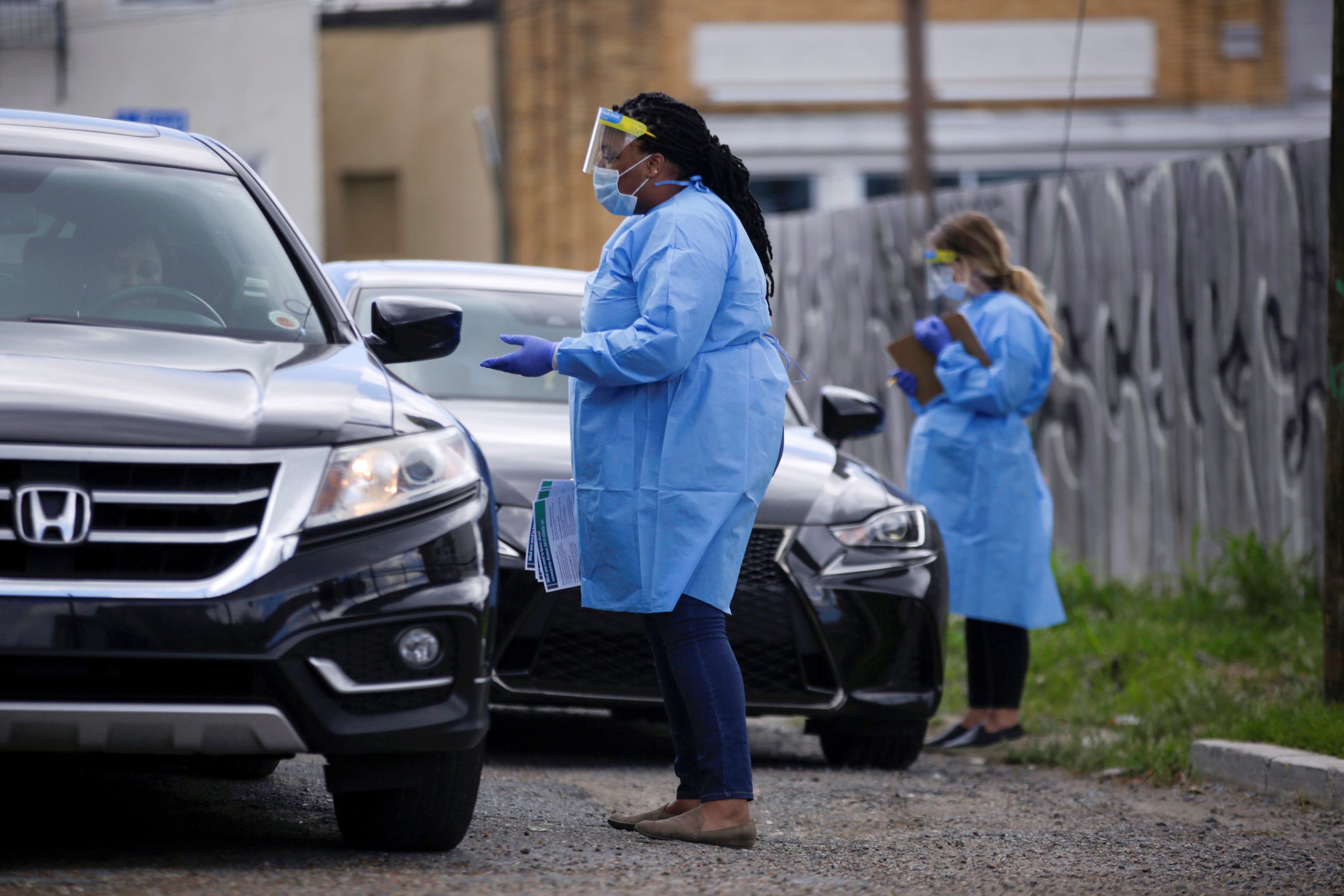 As U.S. Virus Cases Exceed 100,000, Doctors Decry Scarcity of Drugs and Equipment