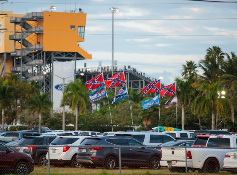 Walmart Strips Its Mississippi Stores of State’s Flag Due to Confederate Emblem