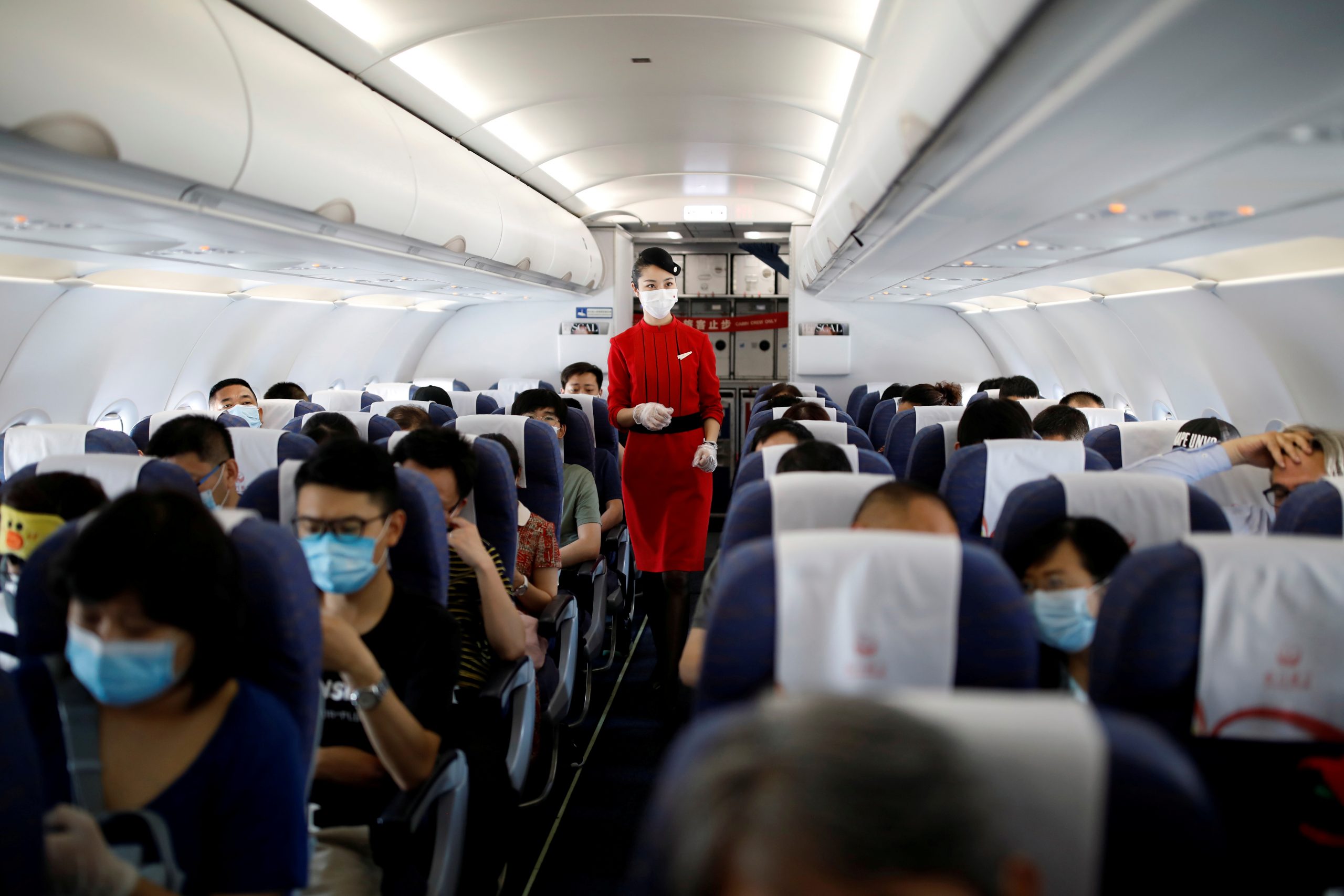 Coronavirus Exposure Risk on Airplanes Very Low, US Defense Study Finds