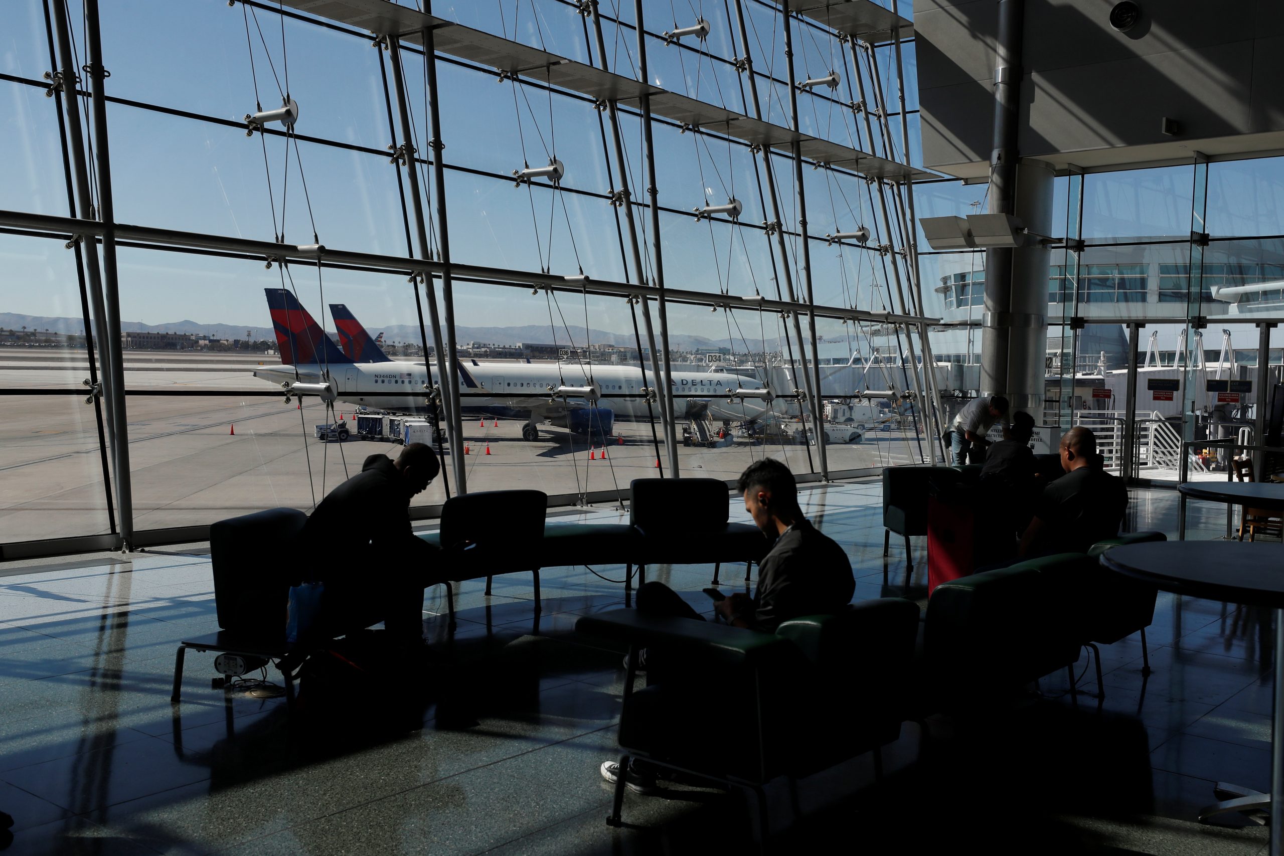 Warning: Federal Authorities Suspect 5,000 Pilots of Hiding Serious Health Conditions – Unfit to Fly?