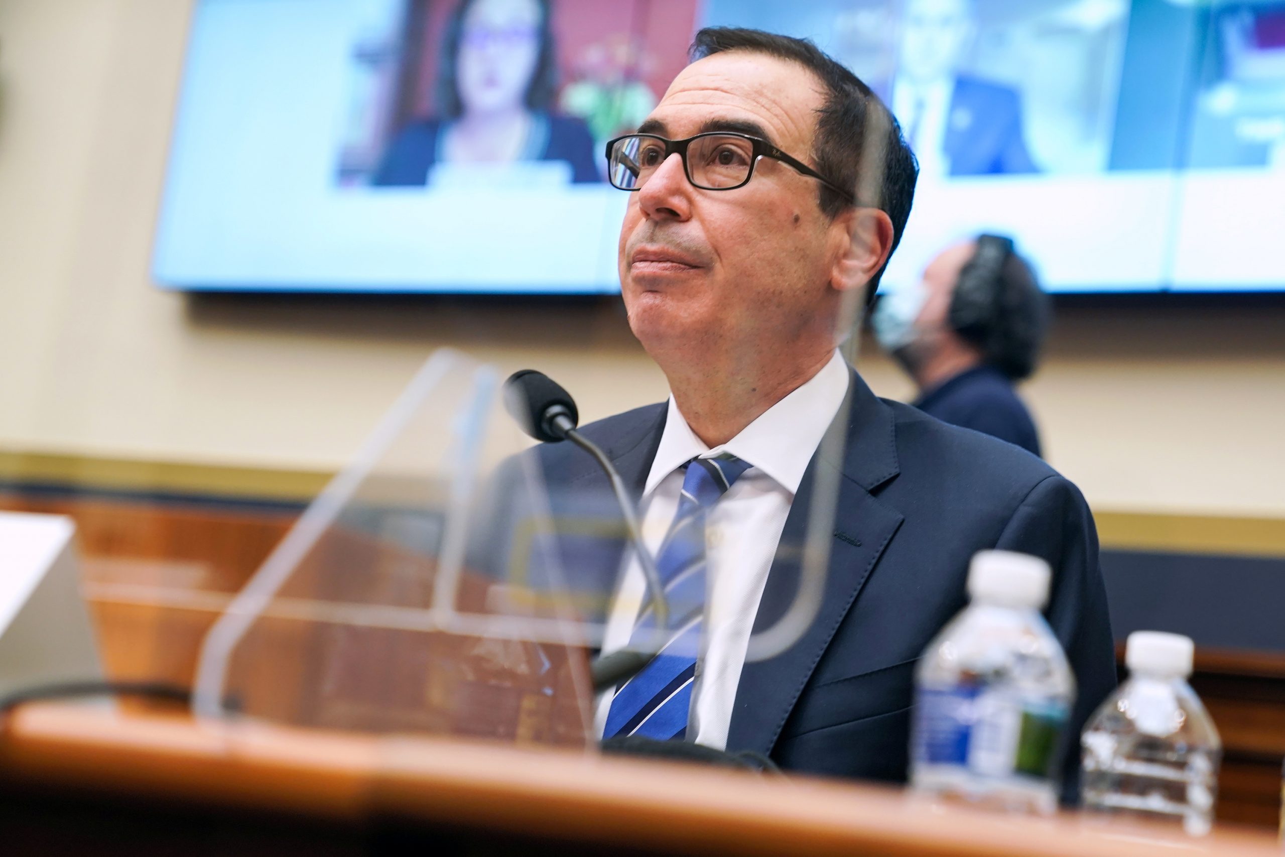 Former Trump Official Forming Investor Group to Buy TikTok