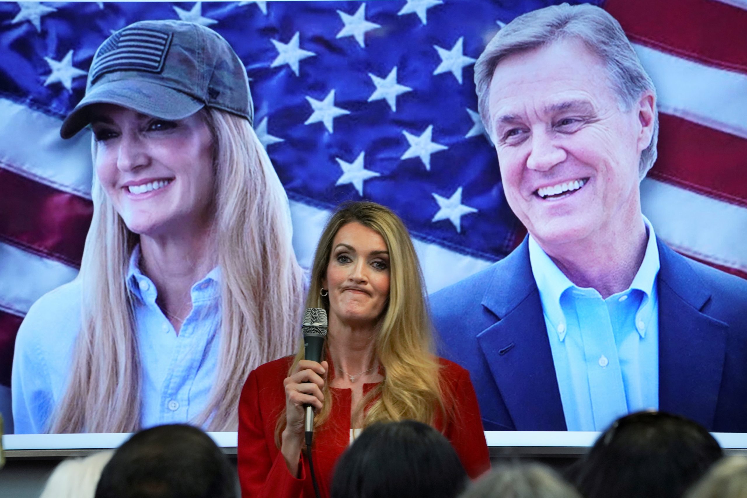 Georgia Voters Start Early Visits To Polls in Elections That Will Set US Senate Control