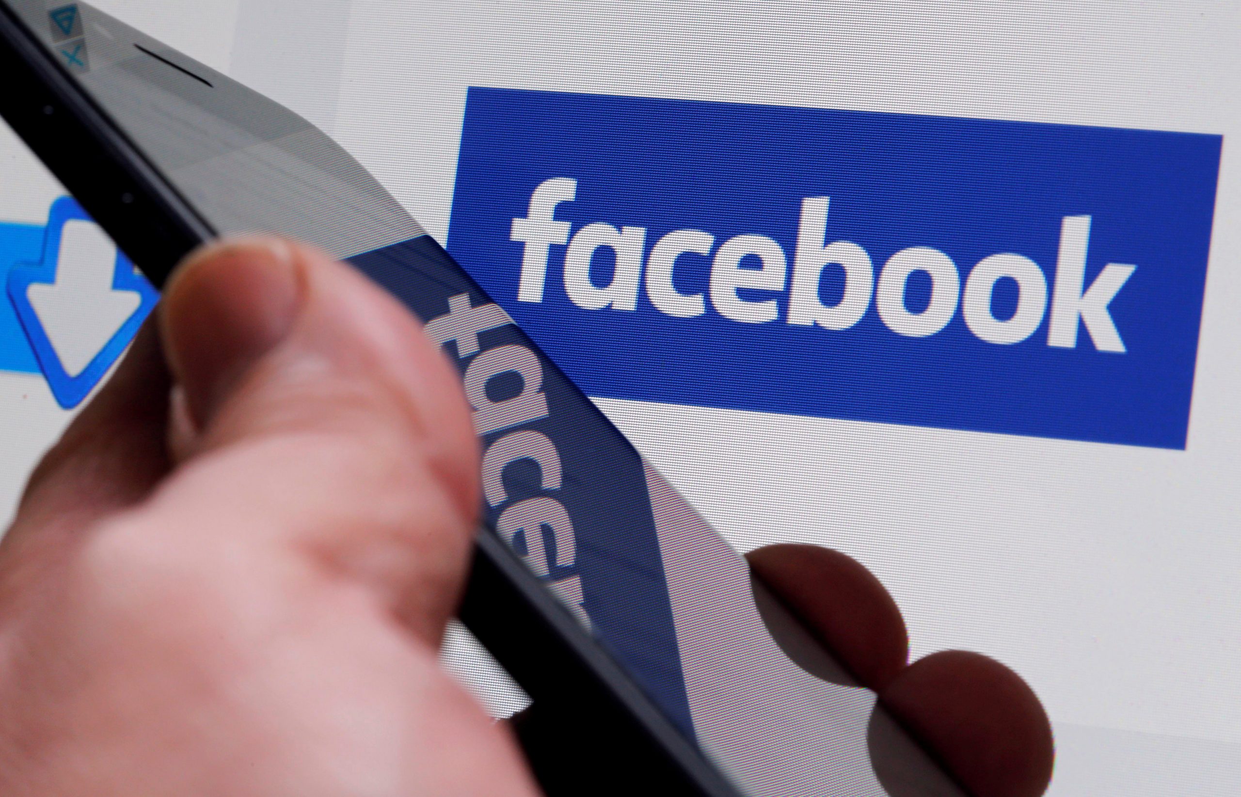 Facebook Cancels GOP Governor After She Slams Biden’s Vax Mandate, Reinstates Page Only After Uproar