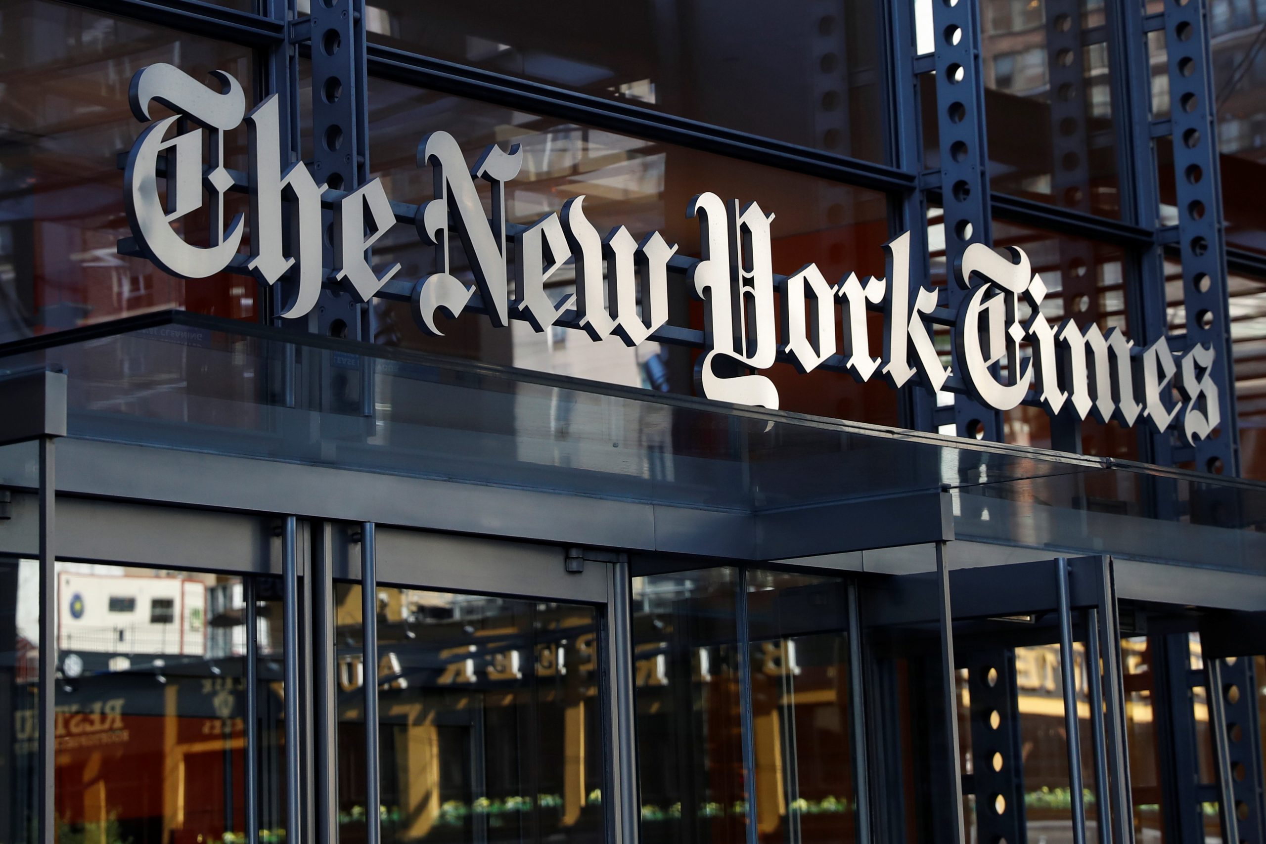 Jurors in Sarah Palin v. NY Times Trial Received a Troubling Phone Notification As They Deliberated