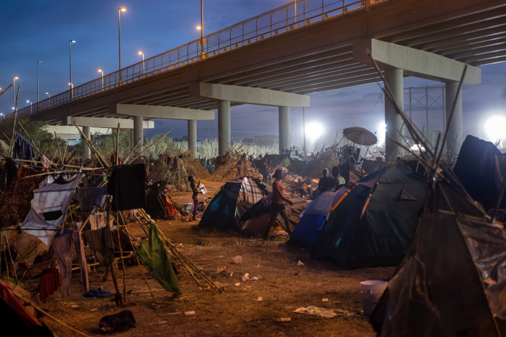 Vast Majority of Migrants Illegally Entering US Receive No COVID Screening: Report