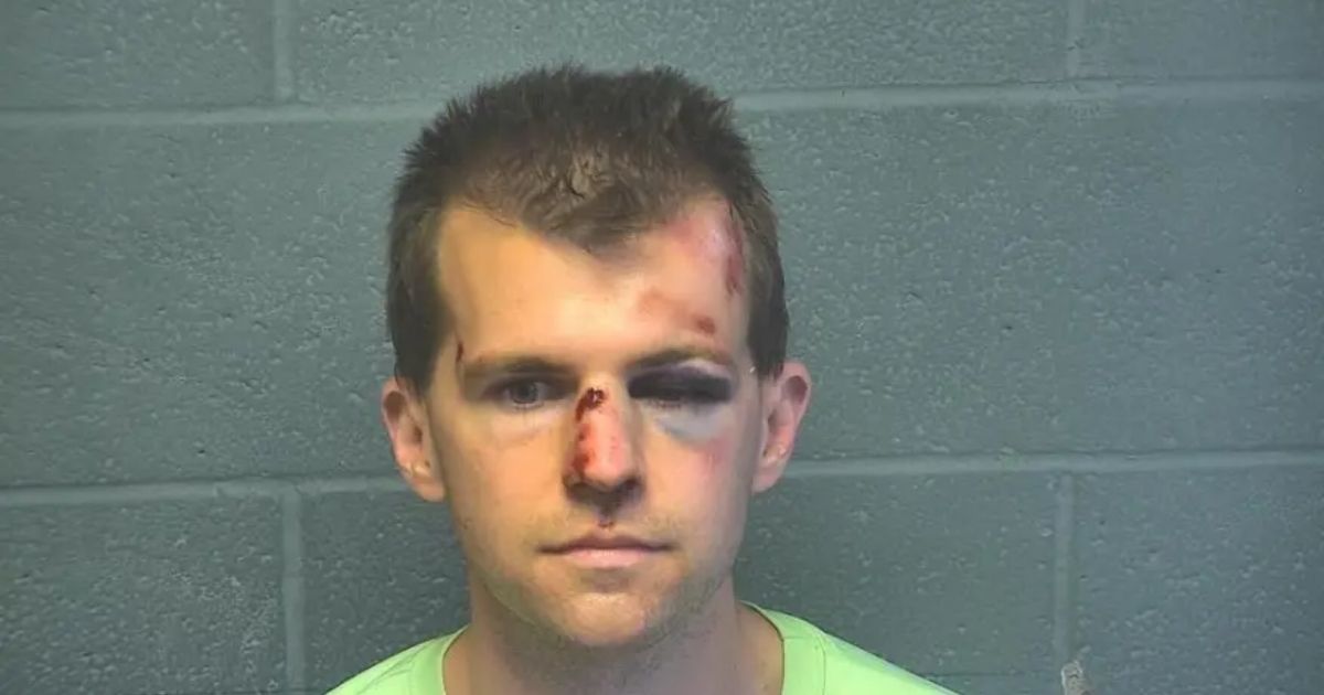 Dad Cracks Eye Socket of Alleged Pedophile He Caught Touching Boy, 9, at Bus Stop