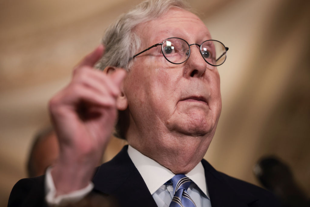 Two Doctors Have an Idea About What Could Be Causing Mitch McConnell to Freeze Up