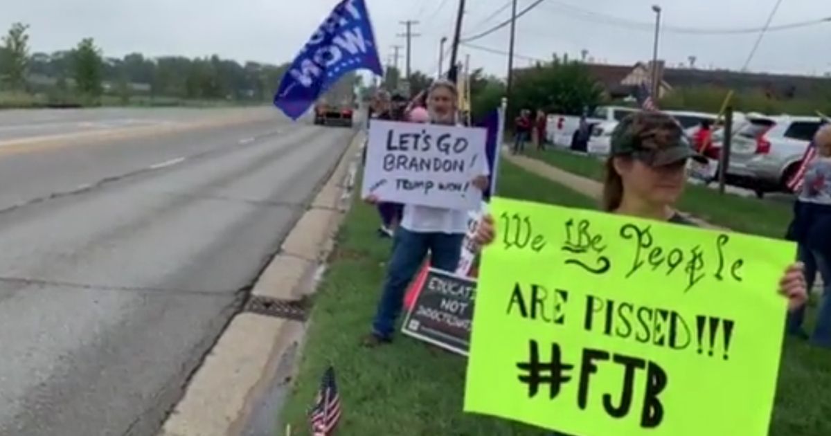 Trump Supporters Take to the Streets to Give Biden Brutal Welcome in Chicago