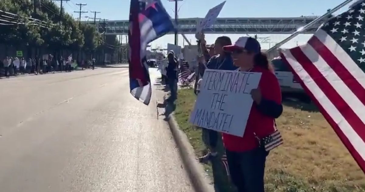 Hundreds of Southwest Workers Protest COVID Vax Mandate, Chant ‘Let’s Go Brandon’ Outside Airline HQ