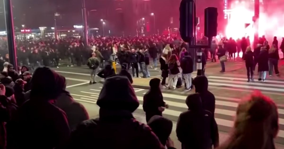 Protest Against Strict Dutch COVID Measures Turns Into 'Orgy of Violence,' Police Open Fire