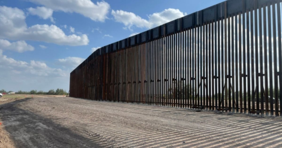 Photos: Contractor Who Was Building Trump's Wall Officially Builds 1st Section of Border Wall for Texas
