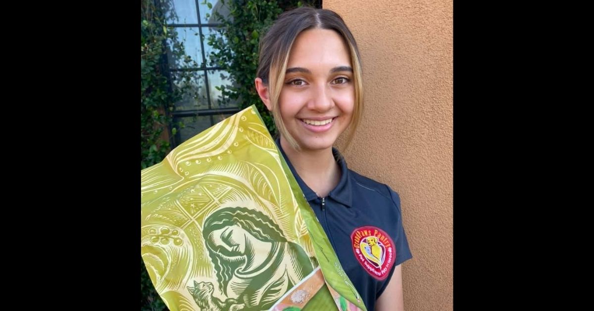 Arizona Teen Makes Amazing Deliveries to Help Elderly and Their Pets