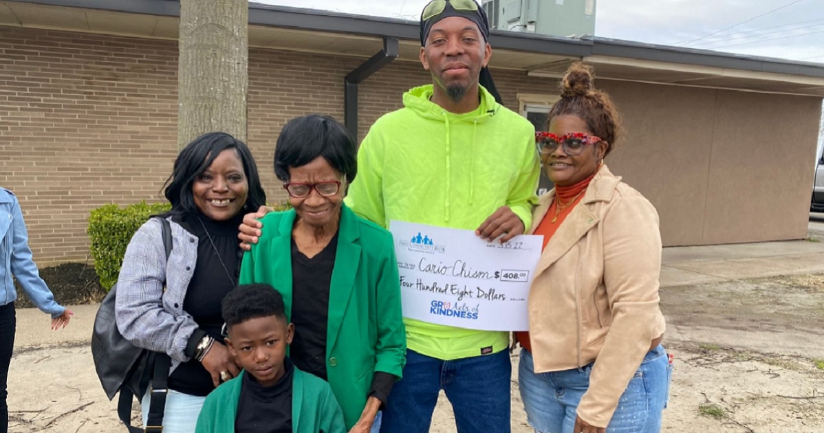 Sanitation Worker Saves Elderly Woman with Dementia Missing in Below-Freezing Temperatures for Hours
