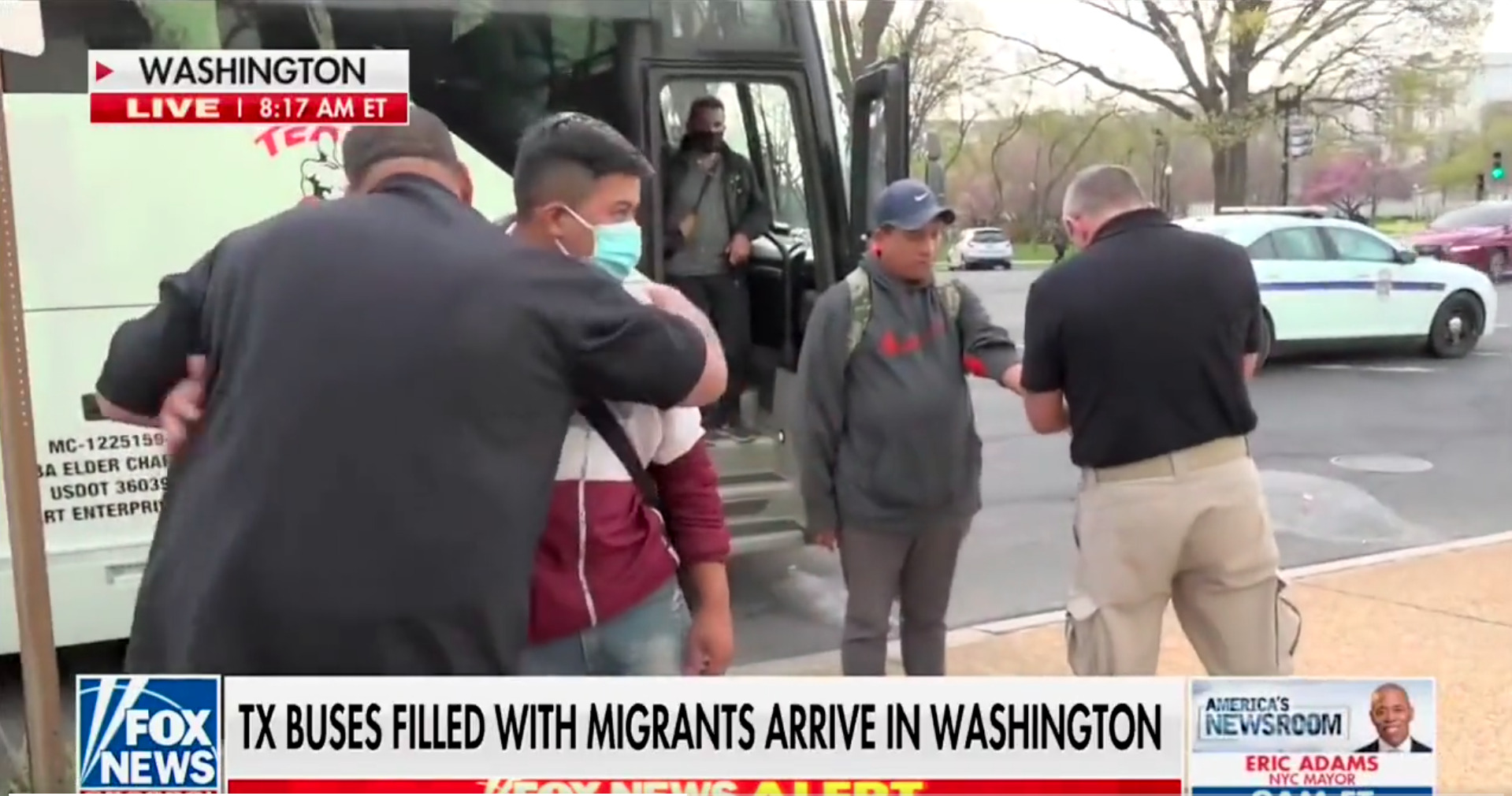 First Bus From Texas Carrying Migrants Arrives in DC