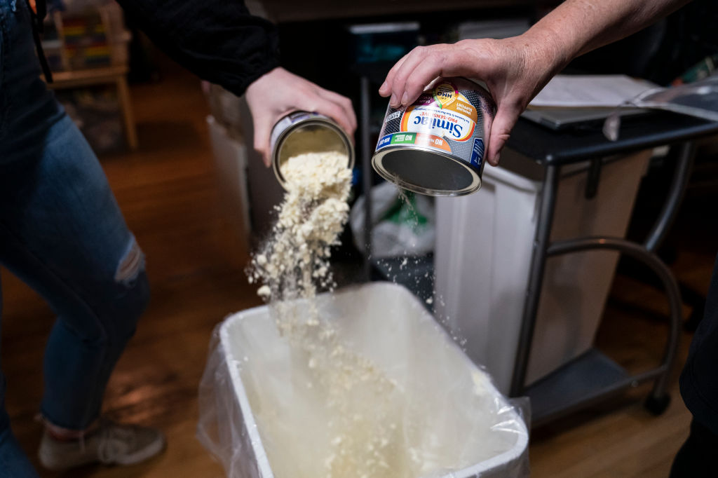 Two Military Moms Take a Break from Training to Help Tackle Formula Shortage in Incredible Way