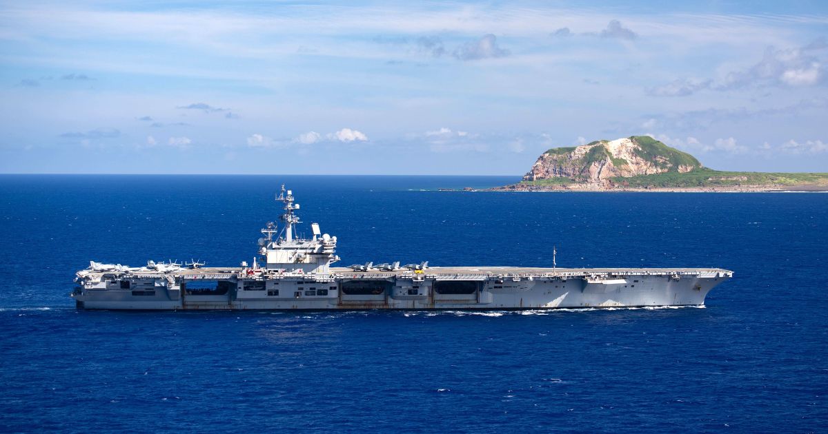 US Nuclear Carrier and Chinese Warships Facing Off, and It’s Only Expected To Get More Heated