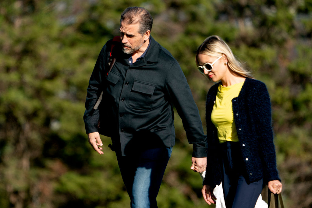 Hunter Biden Arrives at Resort Island with Joe for Summer Vacation — He’s Under DOJ Investigation