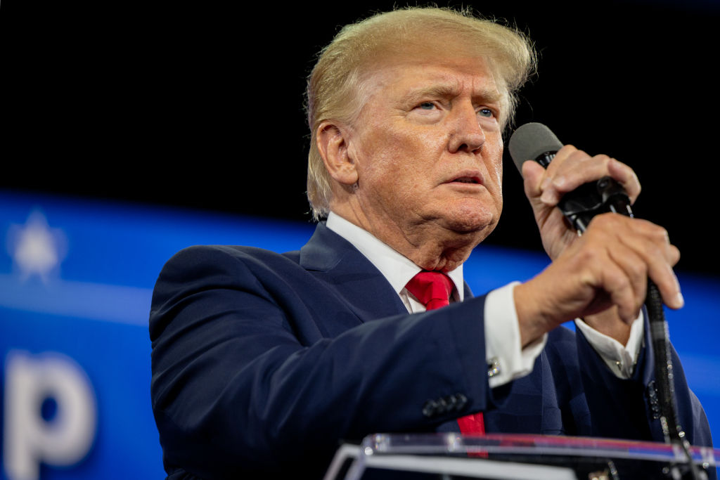 Trump Criticizes Former Press Secretary Again – Draws Backlash From Conservatives