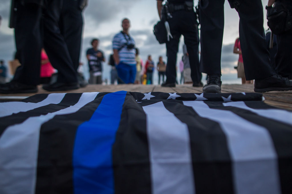 ‘Thin Blue Line’ Flag Banned by LAPD, Chief Cites ‘Extremism’