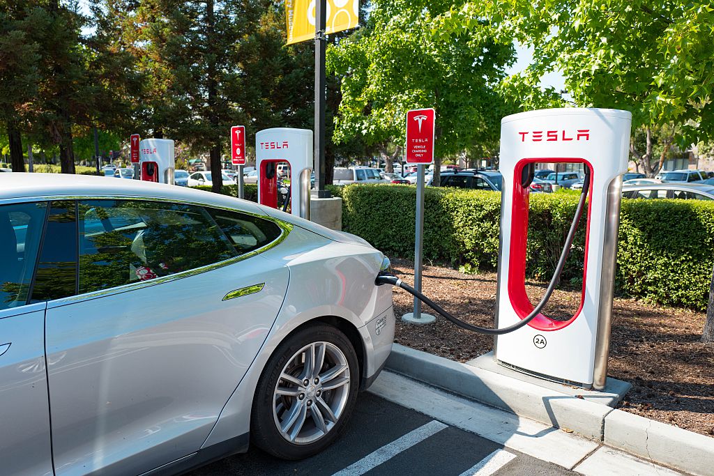 Electric Vehicle-Owning Journalist Dismayed to Find Huge Number of Chargers Unusable