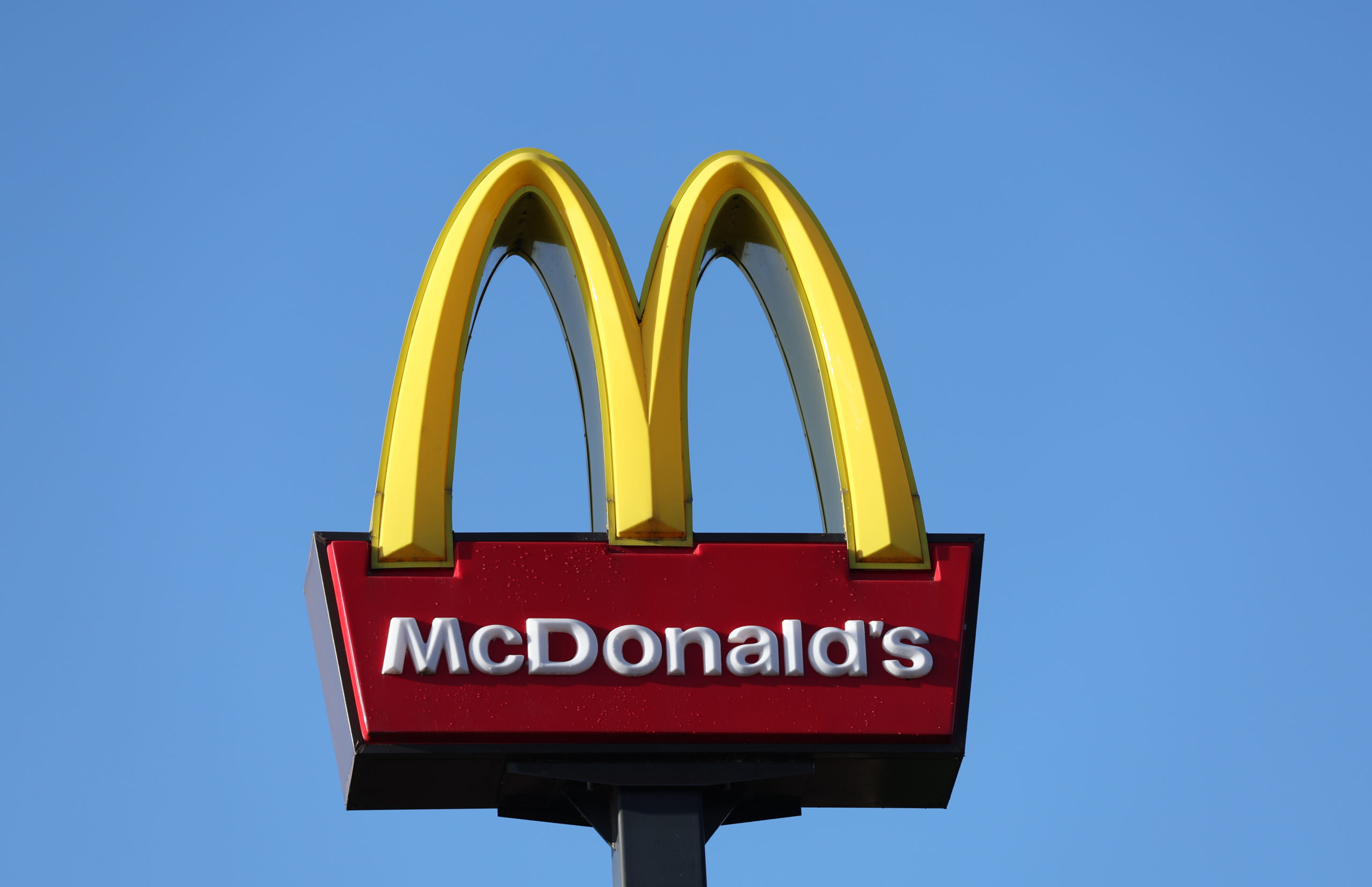 McDonald’s Customer Mistakenly Given Bag Containing Thousands of Dollars in Cash, But Look What He Did Next