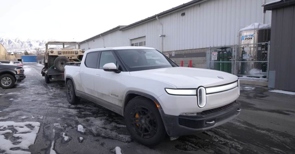 Man Tries Towing 10,000-Pound Trailer with EV Truck in Winter, Goes Only 100 Miles – But It Gets Worse