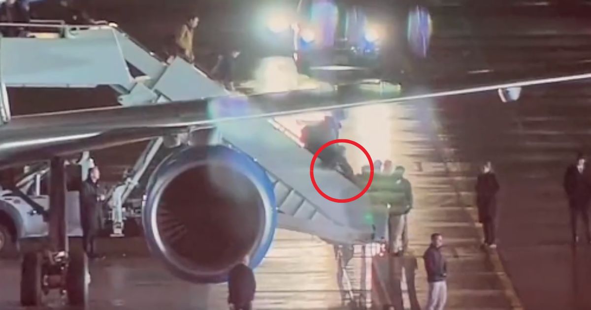 Watch: Camera Catches Body Falling Down Air Force One Stairs, and This Time It Isn’t Biden