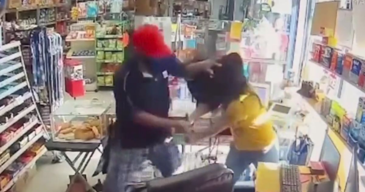 Quick-Thinking Cashier Turns Tables on Knife-Wielding Man by Wrestling Weapon from His Hand and Chasing Him