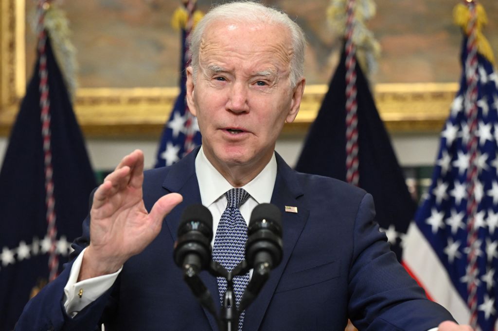 Photo of Biden in Rain Goes Viral – So Weird People Can’t Even Tell If It’s Real