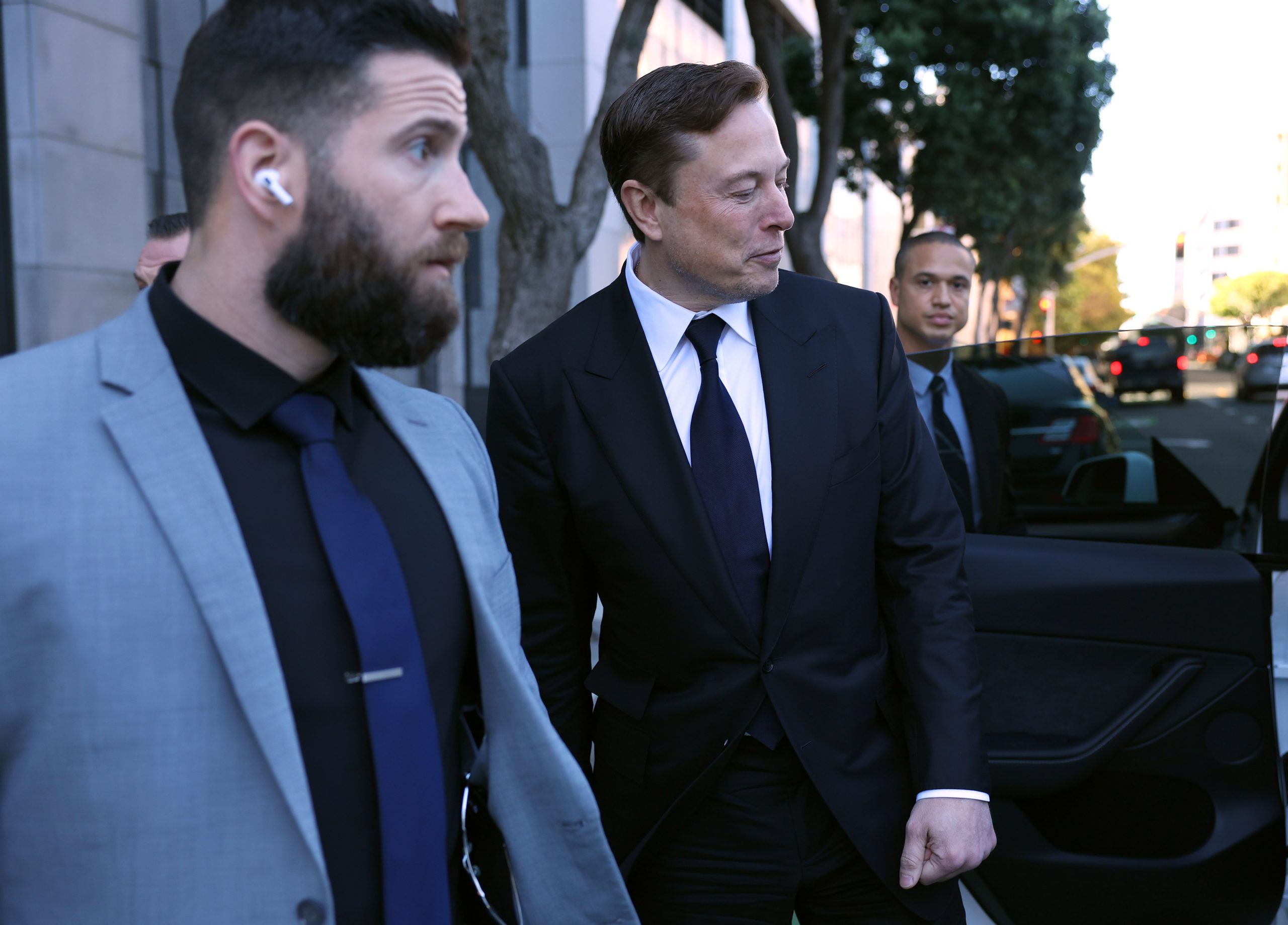 Elon Musk Officially Surpasses Barack Obama as World’s Most-Followed
