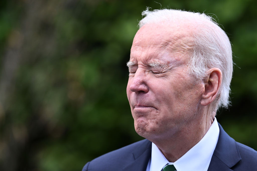 Biden Completely Embarrassed As His Cheat Sheets Are Blown Up on Huge News Screen for All To See