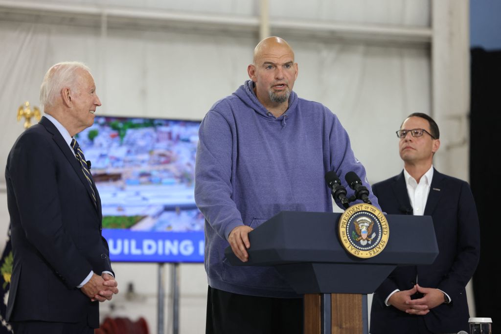 Fetterman Struggles Through Short Speech on Collapsed Bridge, Fails with Simple Words and Sentences
