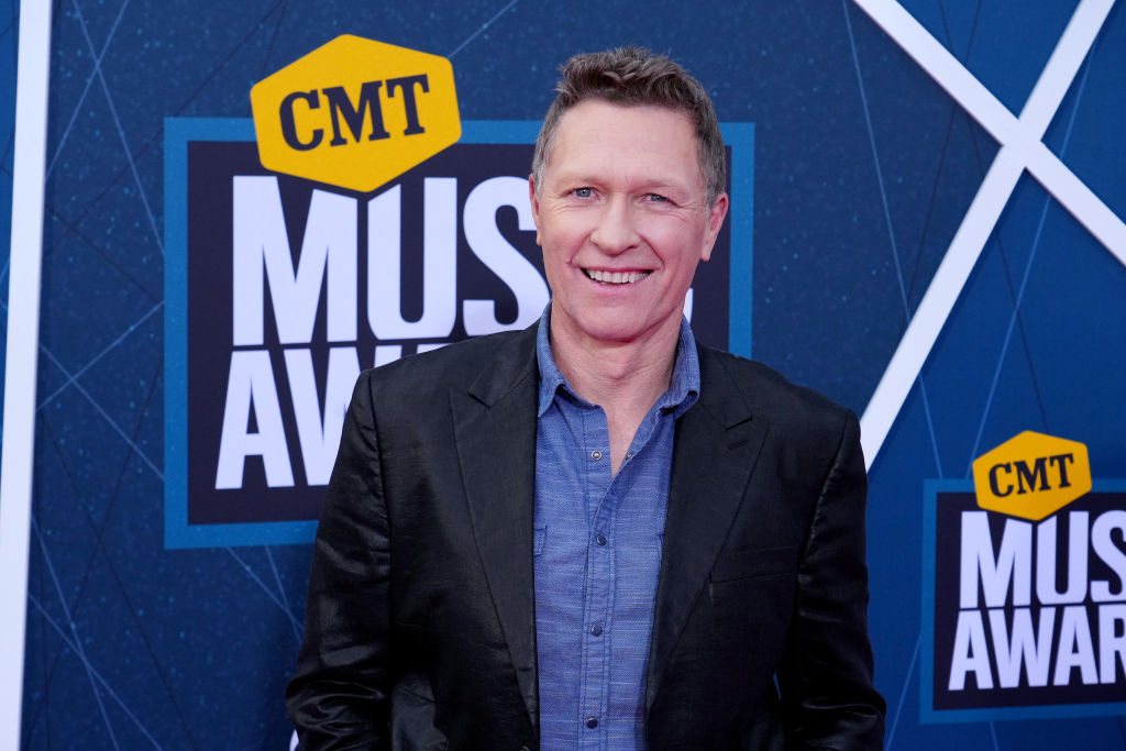 Craig Morgan Re-Enlists in US Army Reserve On Stage at Grand Ole Opry