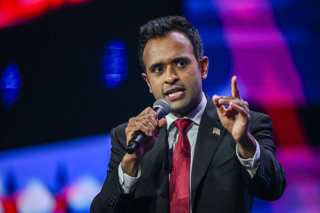 Vivek Ramaswamy Comes Out Swinging With Powerful Defense of Trump After Jan. 6 Indictment