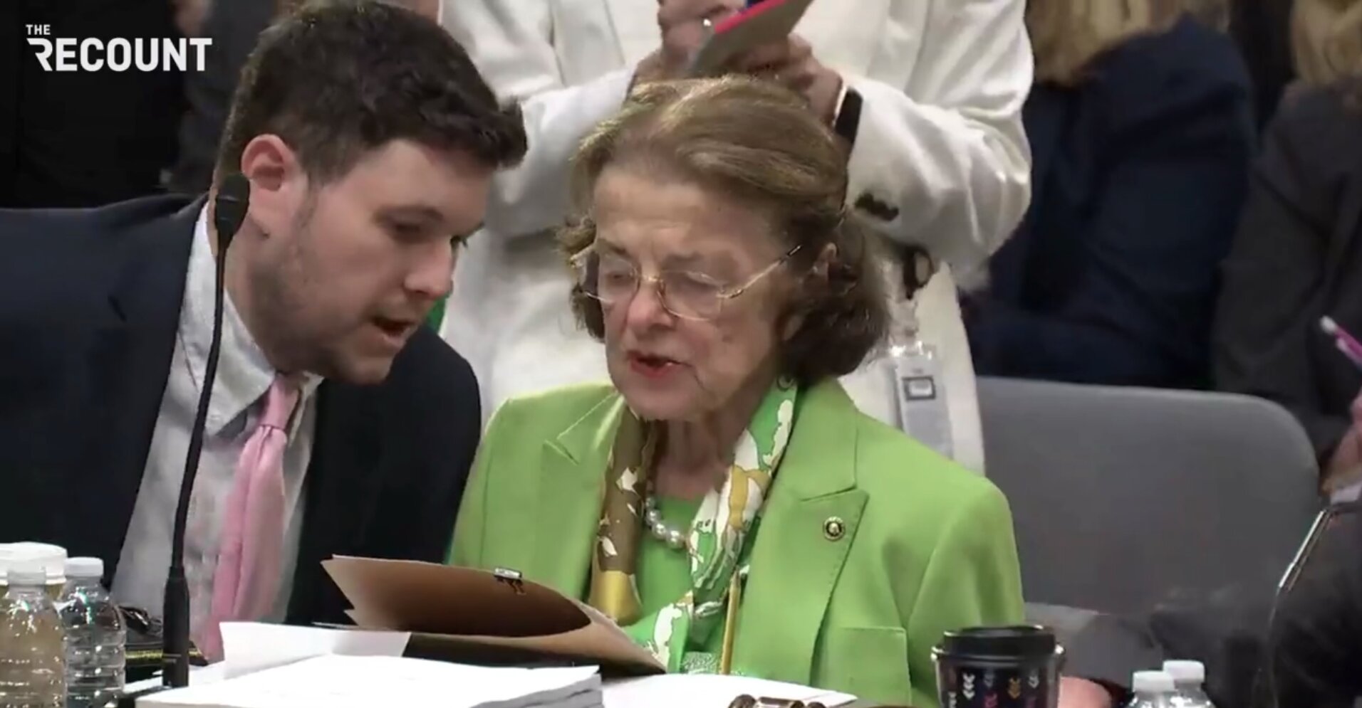 Feinstein Tries to Give a Speech While Dem Senator, Aide Instruct Her to Cast a Vote: ‘Just Say Aye’