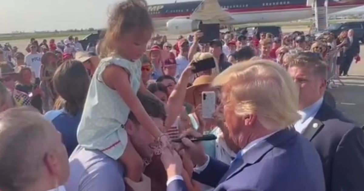Hateful Comments Target Trump and Little Girl After Touching Moment, Then Her Mom Steps Forward with the Truth