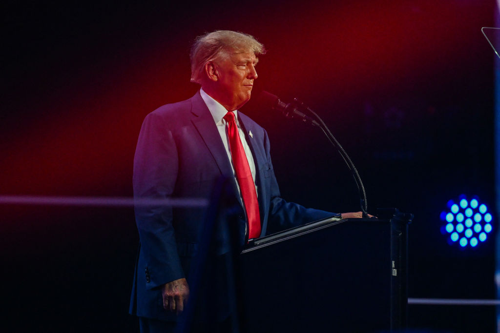 Trump Refuses to Sign GOP Loyalty Pledge Ahead of Debate