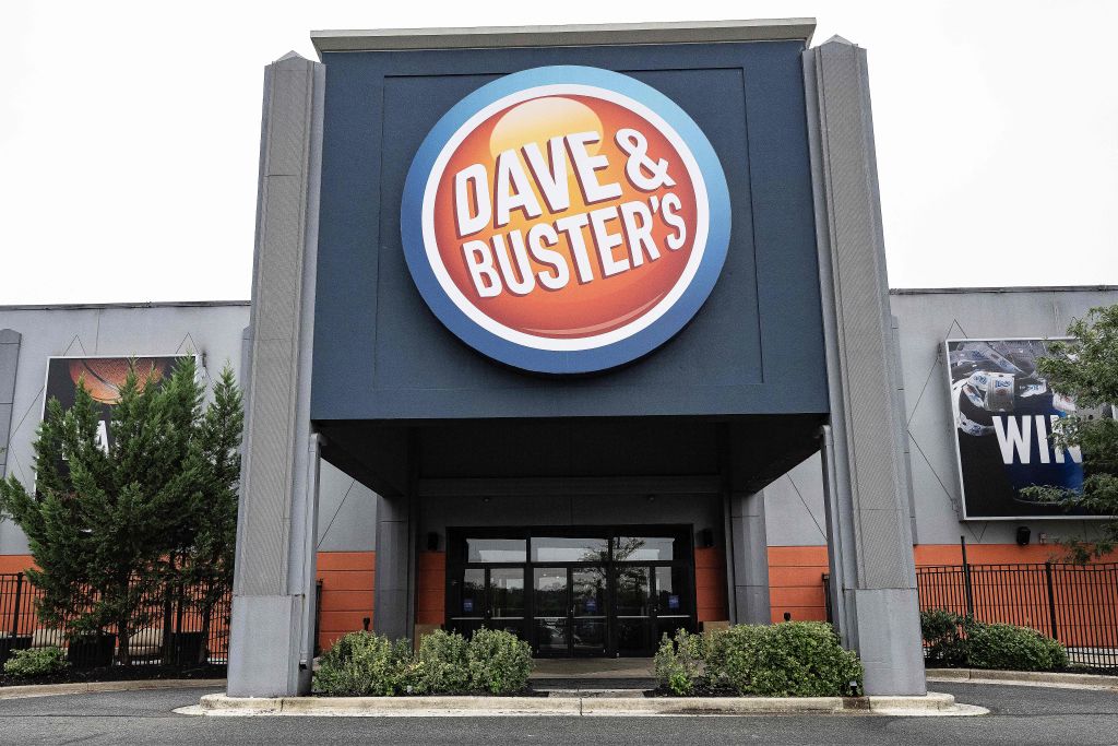 ‘Dave & Busted’: Popular Chain Sponsoring ‘Youth’ Drag Show Leads to Calls for Boycott