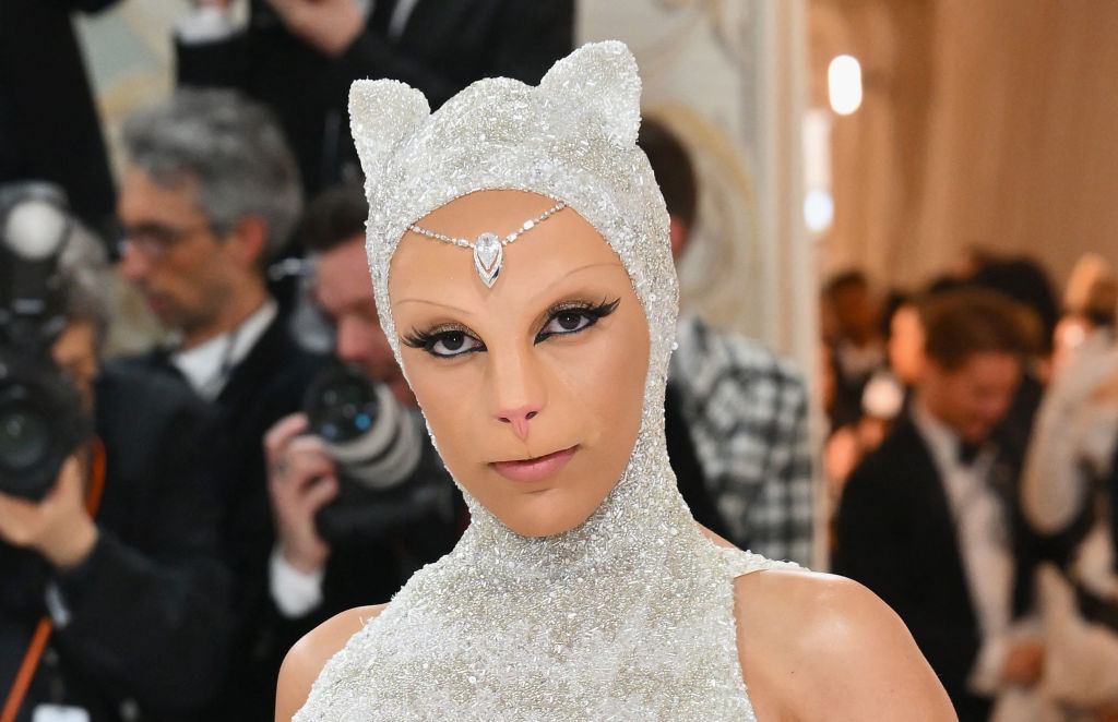 Pop Superstar’s New ‘Demons’ Song Appears to Backfire, Turns Thousands Toward God
