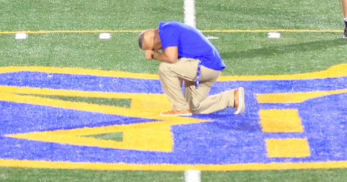 Famous Praying Football Coach Joe Kennedy Abruptly Resigns One Week Into the Season