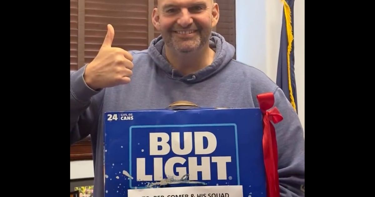 Fetterman Leaves Case of Bud Light With Note for GOP After Mocking Senate Dress Code