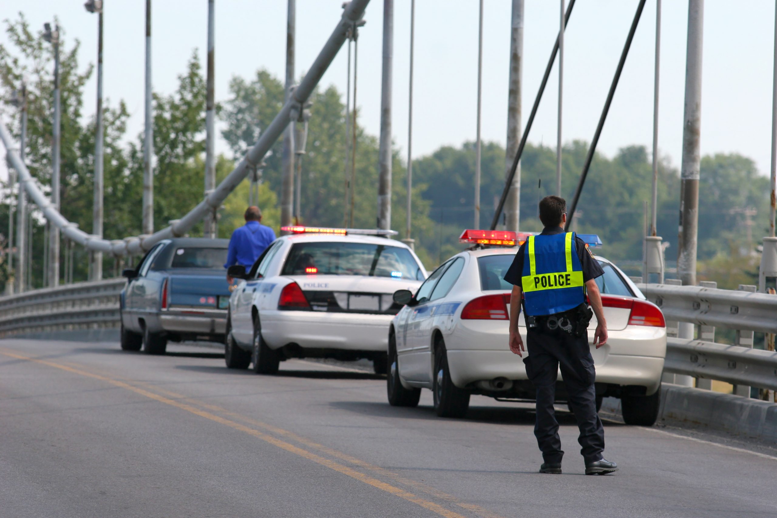 Police Officer Breaks Down After Talking Suicidal Man Off Bridge: ‘I’ve Been in Your Shoes’