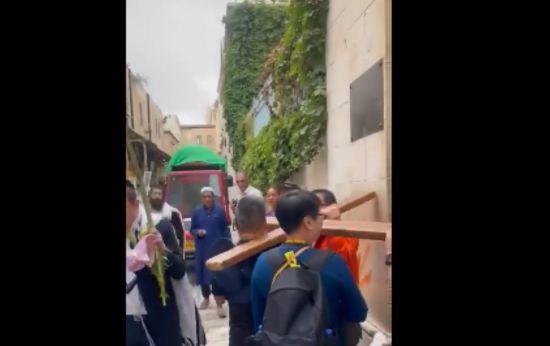 Orthodox Jews Spit on Ground Next to Christians Carrying Cross – Sparks Outrage