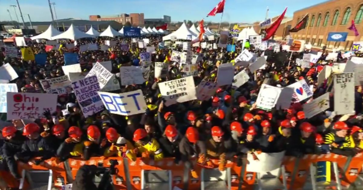 Fans Planned on Boycotting ESPN’s ‘College GameDay’ Before Huge Rivalry Game – Here’s What Happened