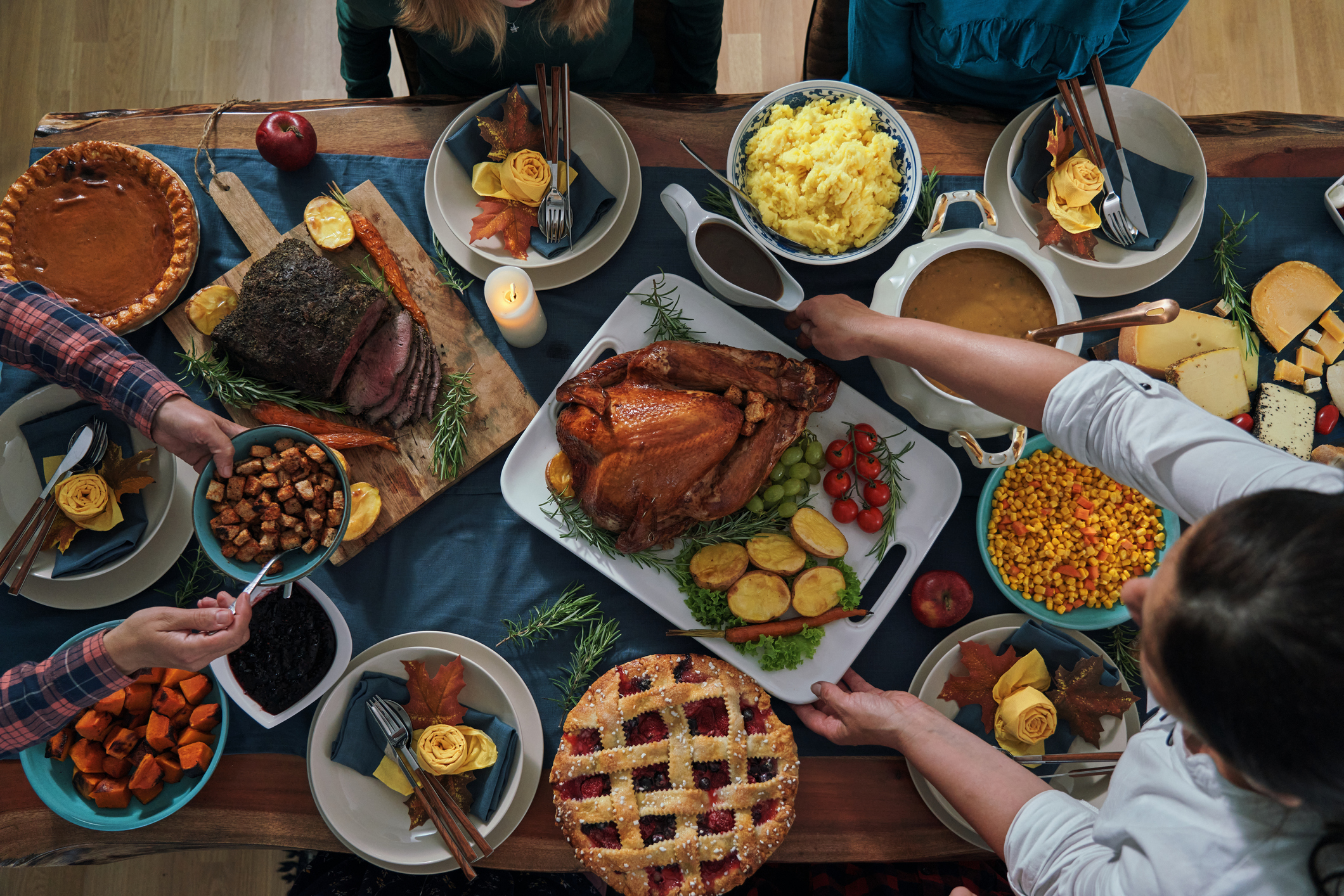Grandma Who Accidentally Texted Stranger for Thanksgiving to Spend 8th Holiday With Him