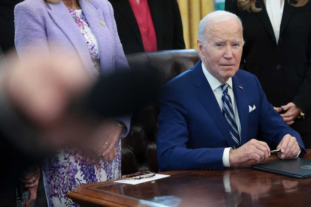 Biden Insiders Reportedly in ‘Despair,’ Realizing He ‘Does Not Have the Capacity’ to Campaign and Govern Simultaneously