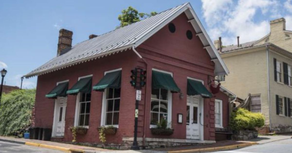 Restaurant That Kicked Out Republican Governor Closes Its Doors