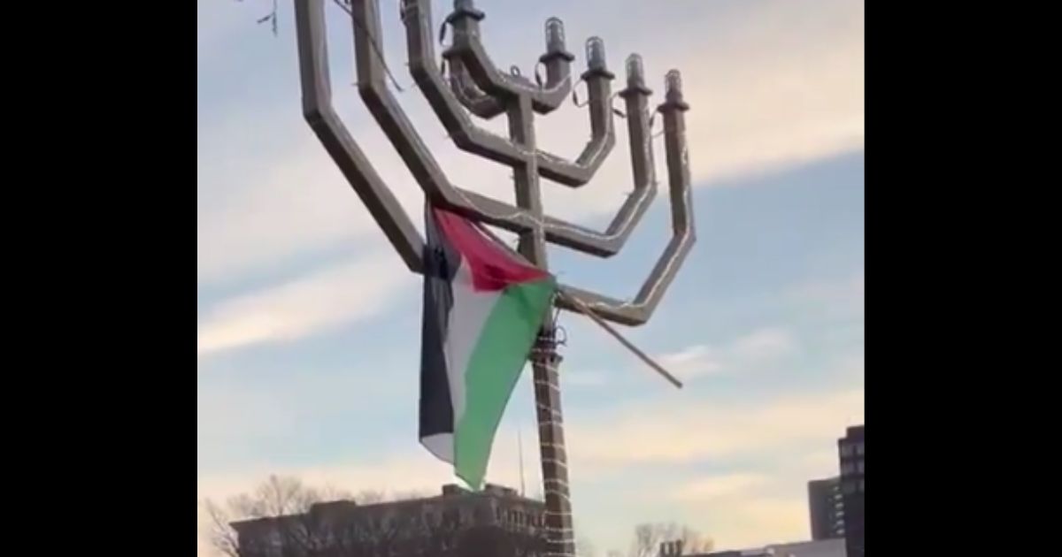 Watch: Yale Student Climbs Giant Menorah to Plant Palestinian Flag