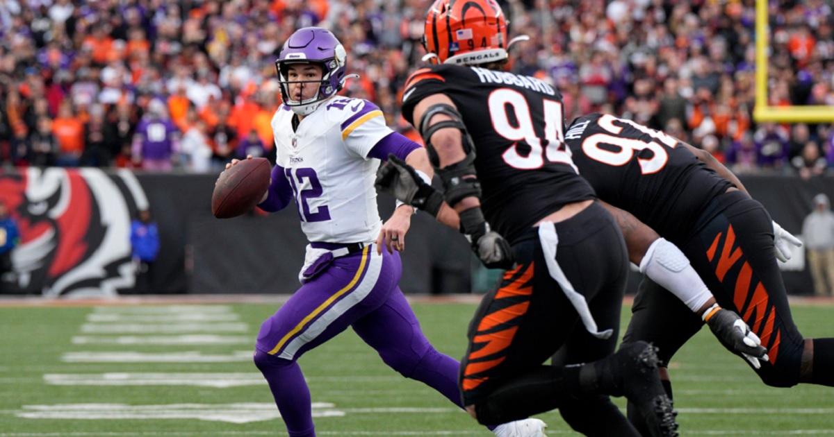 Watch: ‘Worst Interception’ Ever Thrown? QB’s Boneheaded Move Roasted on Internet