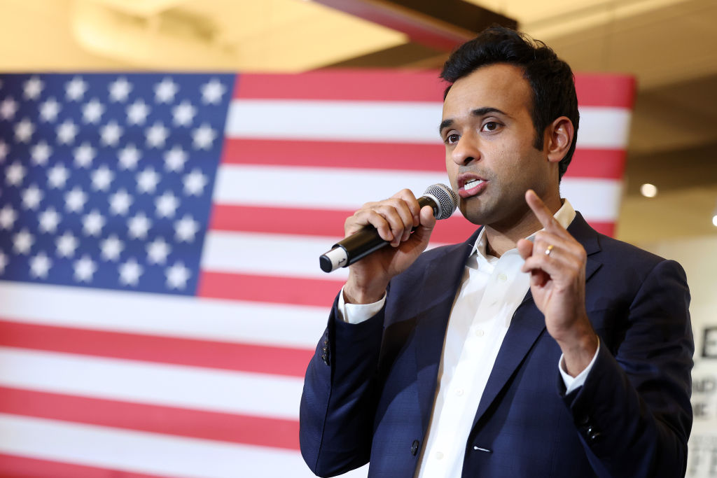 Vivek Ramaswamy Endorses Trump After Suspending Campaign